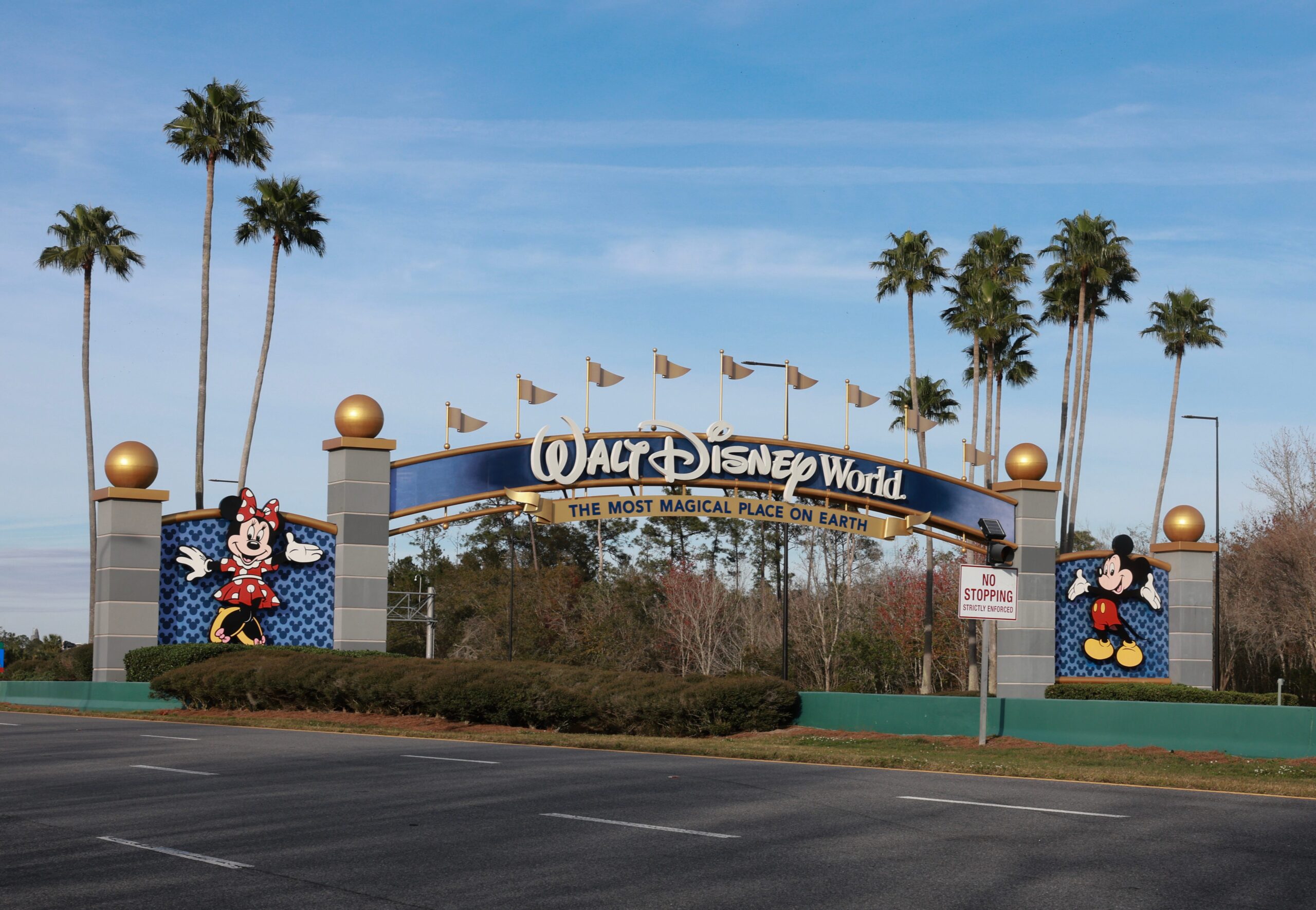Disney World maliyeti, Disney World fiyatları, Disney tatili, Disney planlama, Disney tasarruf, Disney indirimler, Florida Disney, Disney World ipuçları, Disney seyahat rehberi, Disney bütçe, Disney aile tatili, Disney World tatil maliyeti, Disney World, Disney World bilet fiyatları, Disney World Florida resident indirimleri, Disney World Florida'lılara özel indirimler
