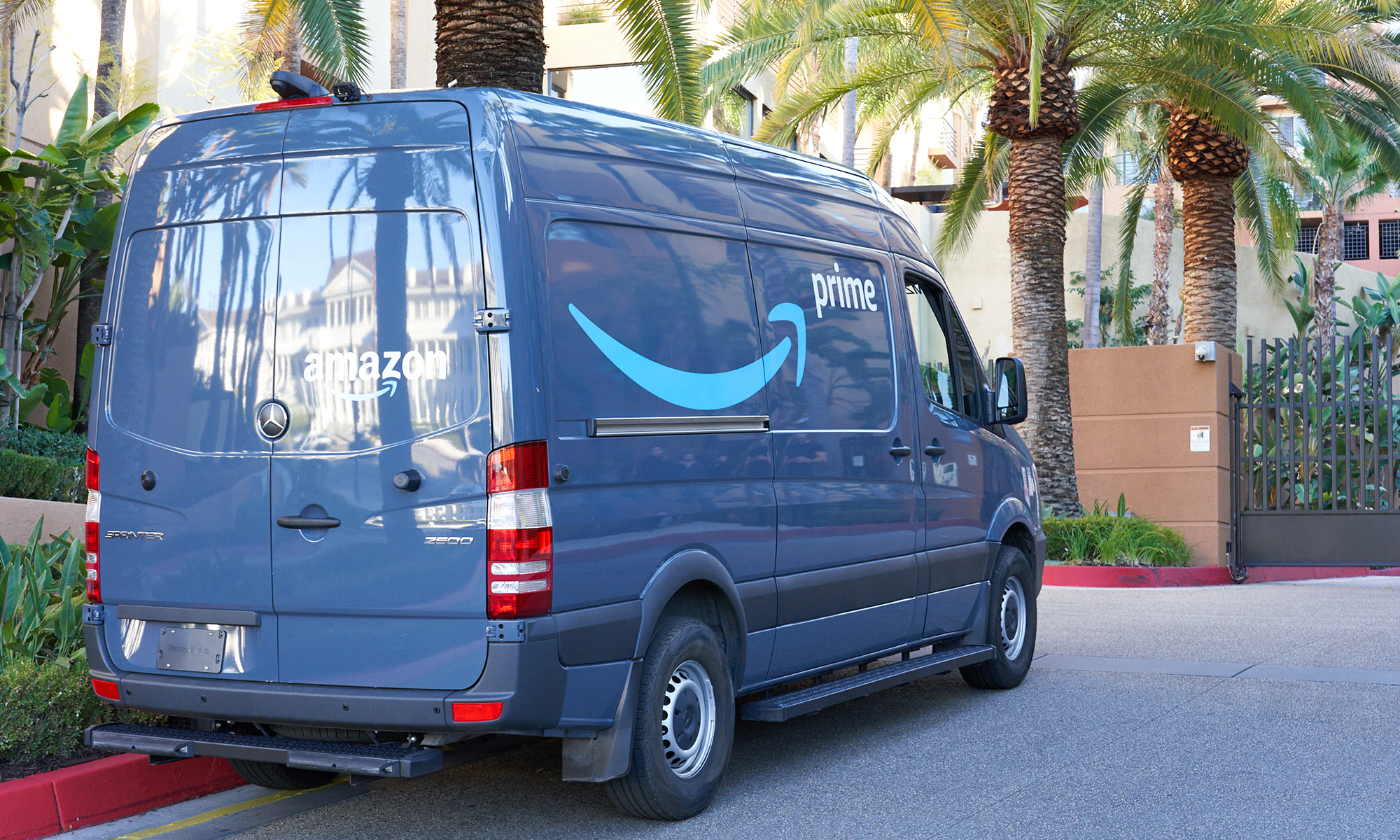 Amazon, teslimat şoförü, dışkılama, idrar, Woodland Hills, Los Angeles, Mothers Day, anne günü, KTLA-TV, üçüncü parti, Amazon Türkiye, haber, olay, hijyen, skandal, tuvalet ihtiyacı, uygunsuz davranış, işten çıkarma, güvenlik kamerası, video kaydı, Amerika, ABD, Natalie Neysa Alund, USA TODAY
