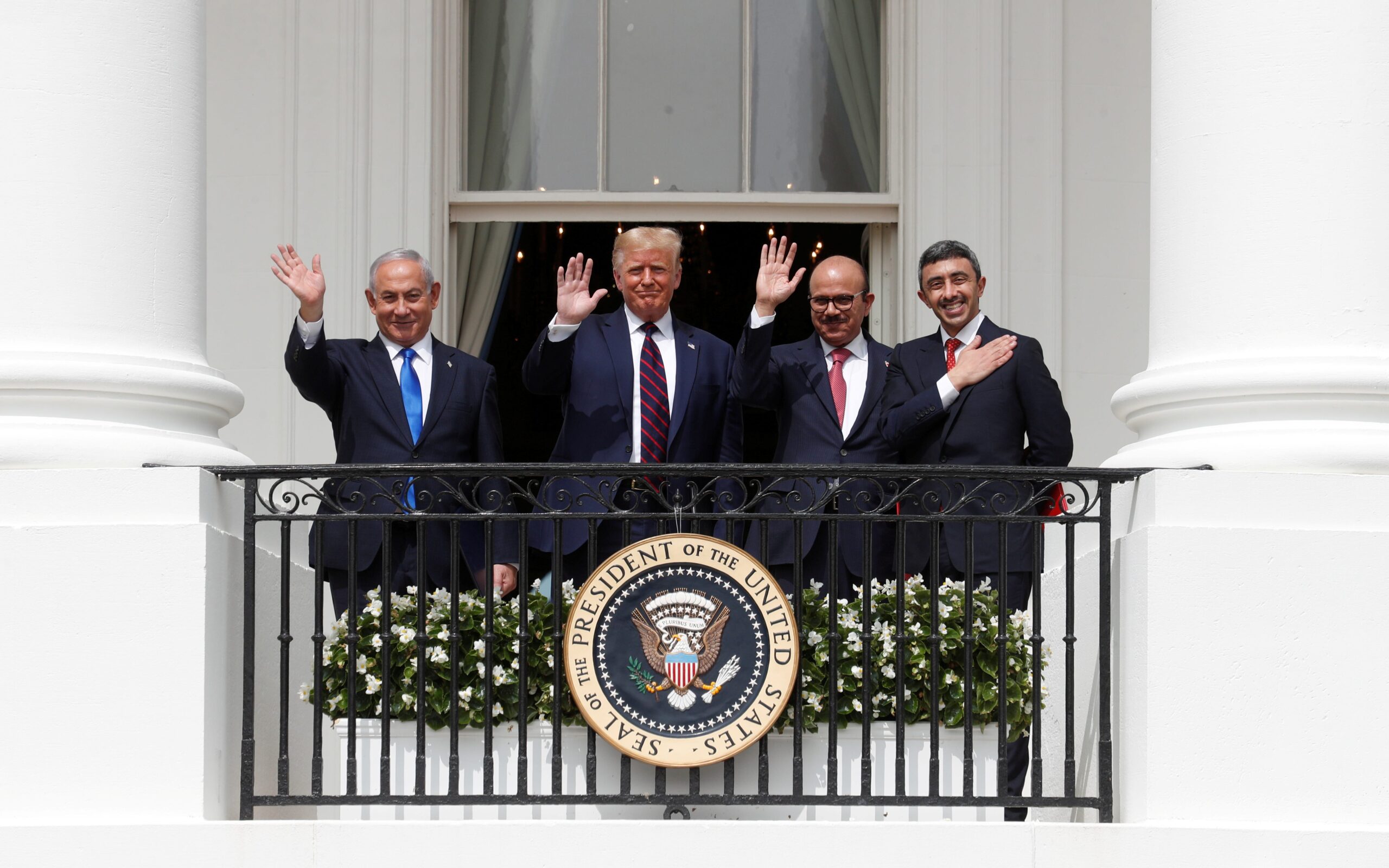 Donald Trump, Suudi Arabistan, Abraham Anlaşmaları, İsrail, Orta Doğu, normalleşme, diplomatik ilişkiler, silah satışları, teknoloji yatırımları, Jared Kushner, barış, dinler arası diyalog, Bahreyn, Fas, Birleşik Arap Emirlikleri, Sudan.

