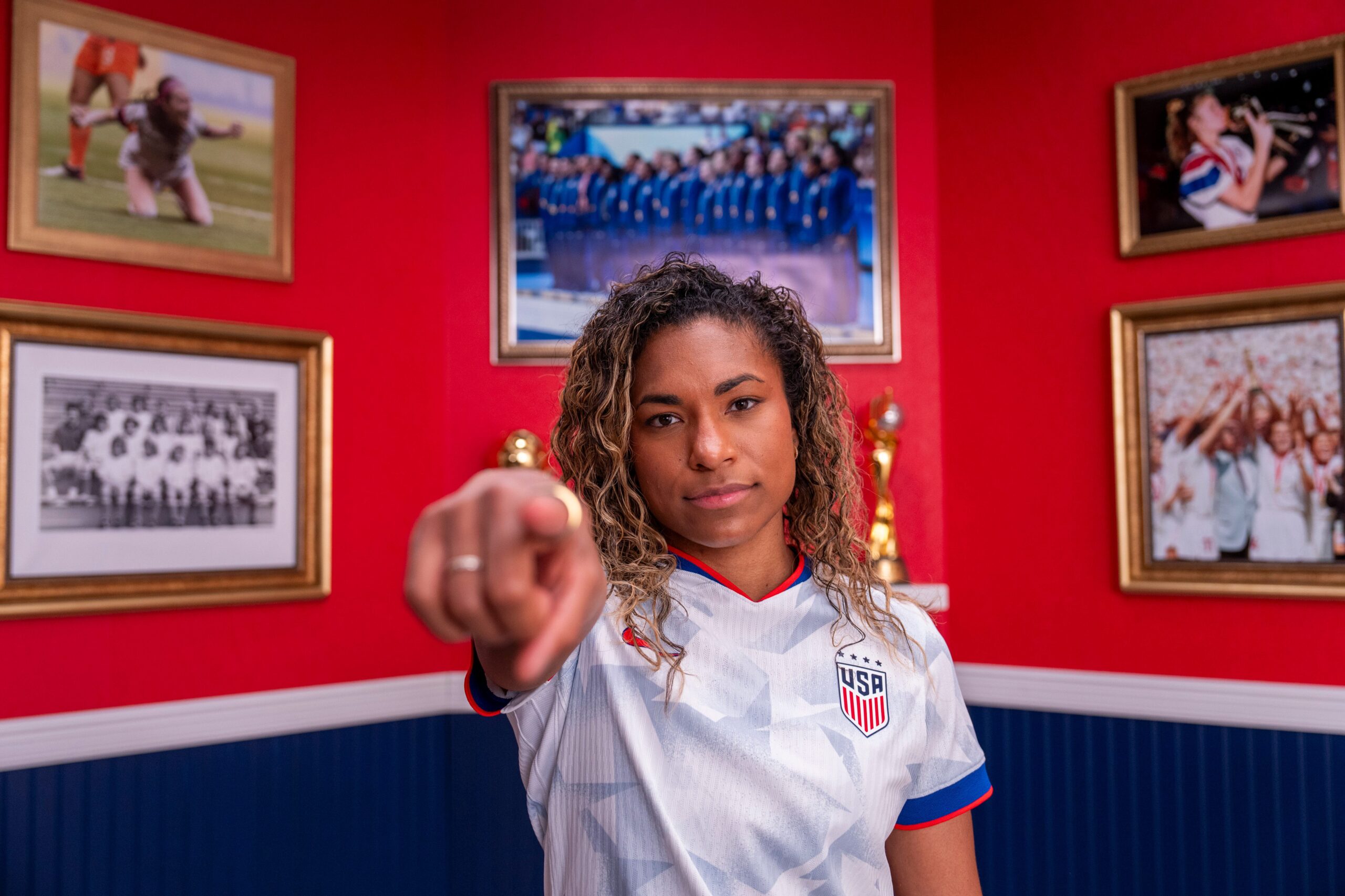 ABD Futbolu, ABD Kadın Milli Takımı, ABD Erkek Milli Takımı, Form Kitleri, Brilliant Kit, Heartbeat Kit, Nike, Kellyn Acosta, Lynn Biyendolo, Naomi Girma, Sophia Wilson, DeAndre Yedlin, Walker Zimmerman, USWNT, USMNT, Dünya Kupası, Olimpiyat Oyunları, Kadın Futbolu, Futbol, Milli Takım, Spor, Forma, Tasarım, Tanıtım, 40. Yıl Dönümü, Maç, Çin, Türkiye, Dostluk Maçı, St. Paul, East Hartford

