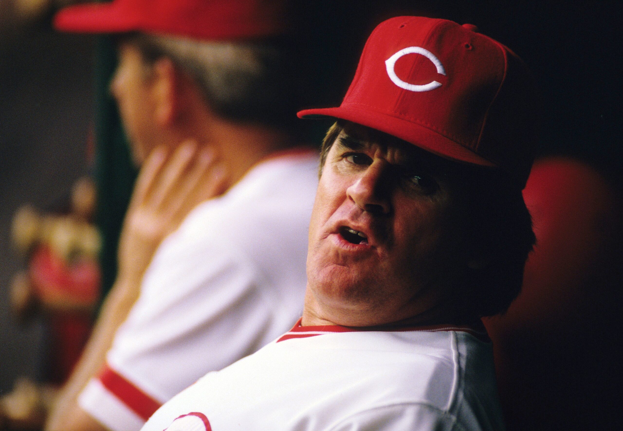 Pete Rose, Hall of Fame, Rob Manfred, Bart Giamatti, beyzbol, kumar, kara Sox, skandal, bütünlük, yasak, disiplin, Marcus Giamatti, Donald Trump, Hall of Fame Tarihsel Bakış Komitesi, Beyzbol Yazarları Derneği, Shoeless Joe Jackson, Barry Bonds, Roger Clemens, Alex Rodriguez, Houston Astros, ceza, itibar, ahlak, statüye göre tecavüz, ölüm, affetme, MLB, komisyon üyesi, kalıcı uygunsuzluk, kumarbaz anonim, pişmanlık, rehabilitasyon, dava, cinsel ilişki, tehditler, etik