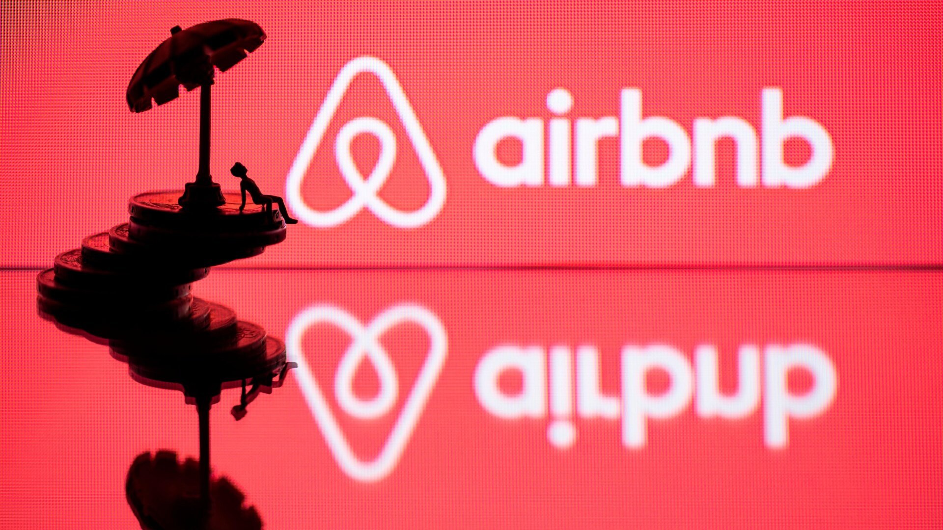 Airbnb, Brian Chesky, kısa dönem kiralama, konut piyasası, temizlik ücretleri, global rezervasyon pazarı, platform genişletme, hizmetler, deneyimler, şefler, güzellik uzmanları, turlar, Wall Street Journal, Wired, uygulama güncellemesi, evler, deneyimler, hizmetler, satıcılar, Airbnb Adventures, seyahat planlama, yapay zeka, Uber, dahi kurucu, vizyon, manifesto, Jack Kerouac, 