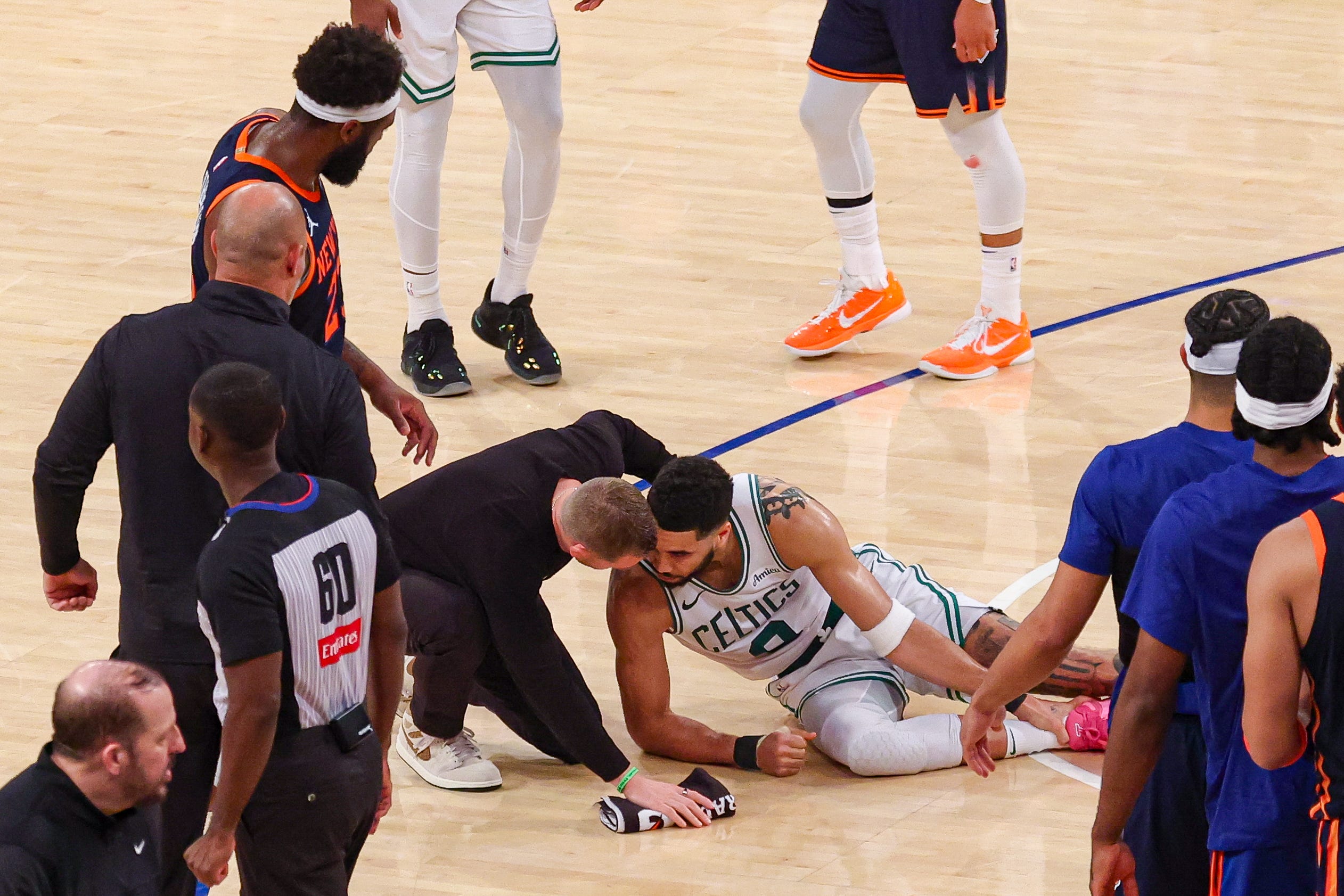 Jayson Tatum, Boston Celtics, Achilles tendon repair, injury, Game 5, Eastern Conference Semifinals, New York Knicks, Joe Mazzulla, NBA Playoffs, basketball, sports news, recovery, timetable, playoff series, series elimination, sakatlık, basketbol, spor haberleri, Jayson Tatum'ın sakatlığı, Boston Celtics sakatlık, NBA Playoffları

