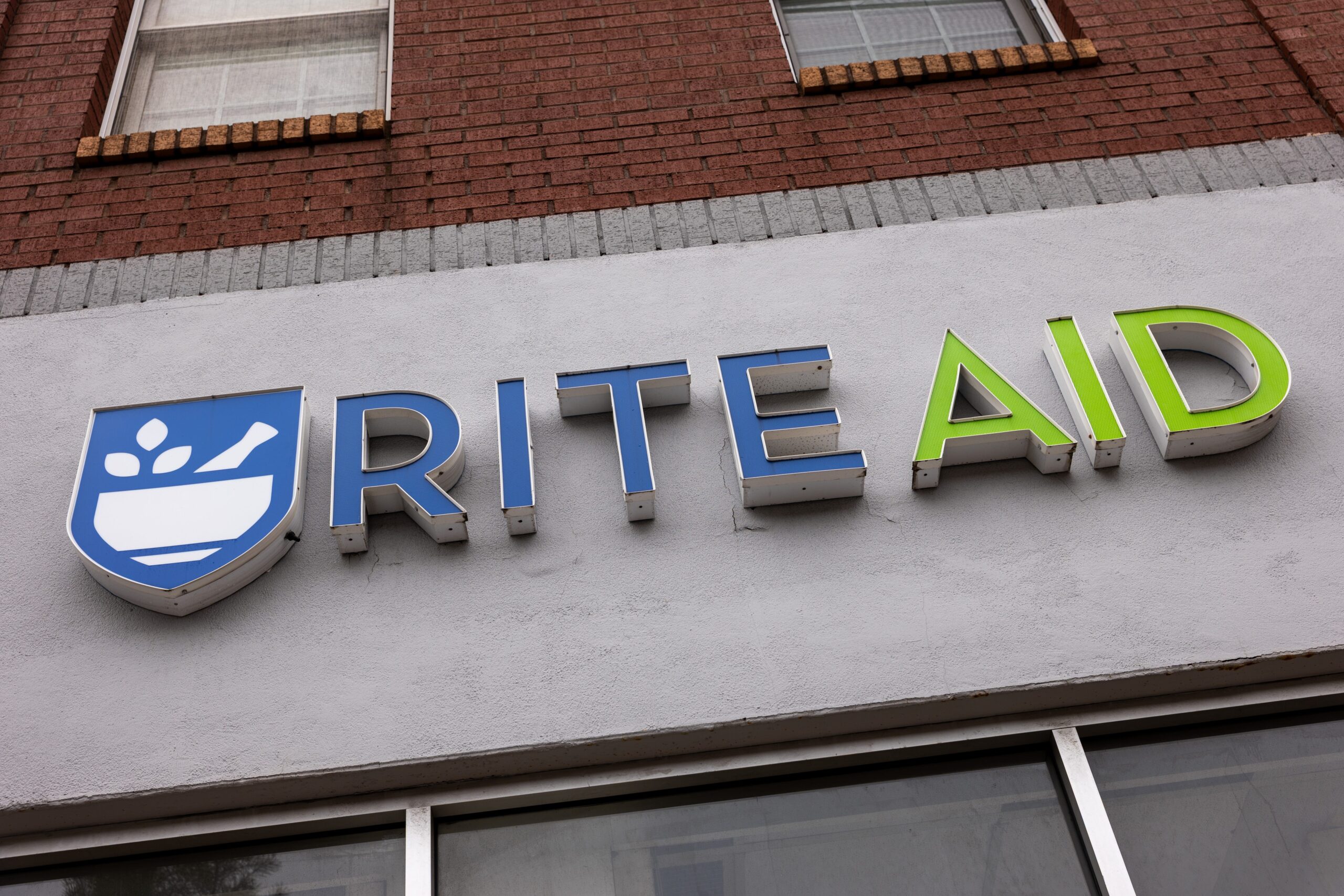 Rite Aid, iflas, mağaza kapanışları, eczane, Chapter 11, müşteri reçeteleri, Thrifty Ice Cream, Matt Schroeder, Pennsylvania, California, Oregon, kapanacak mağazalar, ihale, varlık satışı
