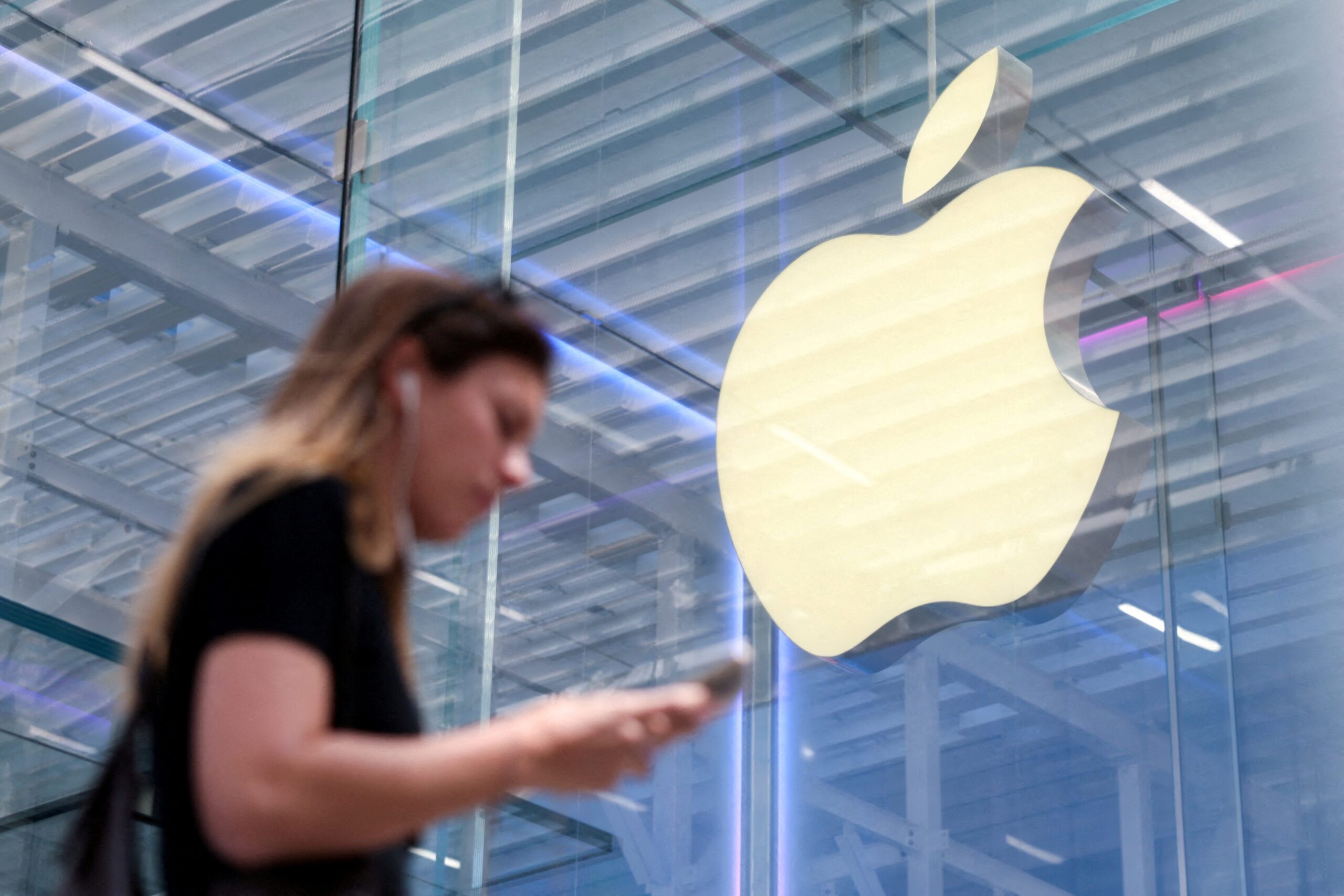 Apple, AAPL.O, görme engelliler, erişilebilirlik özellikleri, Vision Pro, artırılmış gerçeklik, karma gerçeklik, Braille, Braille Access, Be My Eyes, iPhone, iPad, Mac, Sarah Herrlinger, engellilik, disleksi, düşük görüş, kamera, zoom, okuma modu, meta, anahtar kelimeler
