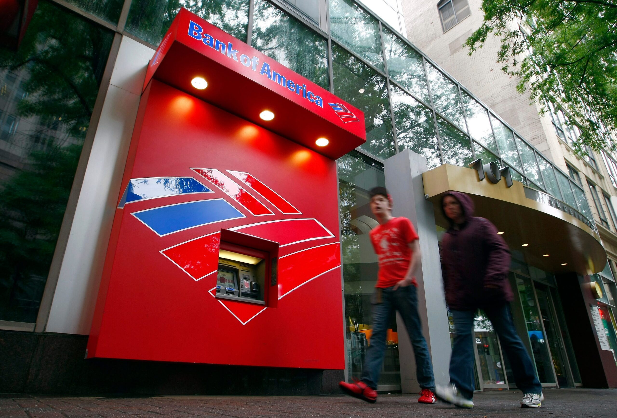 Banka Şubesi, Bank of America, BAC.N, Şube Genişlemesi, Fiziksel Şube, Dijital Bankacılık, Müşteri İlişkileri, Finans Merkezi, JPMorgan Chase, JPM.N, Bankacılık, Kâr, Holly ONeill, Brian Moynihan, Yeni Şubeler, ABD, 2027, Finansal Tavsiye, Tüketici Bankacılığı
