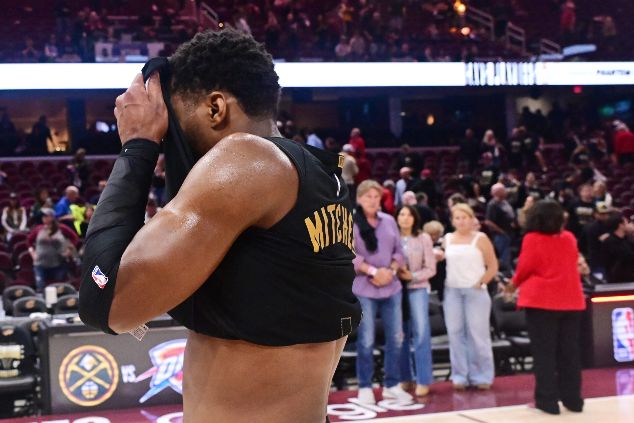 Cleveland Cavaliers, Indiana Pacers, NBA Playoffs 2025, Doğu Konferansı Yarı Finalleri, Darius Garland, Evan Mobley, De’Andre Hunter, Sakatlıklar, Koby Altman, Mike Gansey, Kenny Atkinson, Donovan Mitchell, Jarrett Allen, Max Strus, NBA Koçu Ödülü, Cavaliers Sezon Değerlendirmesi, Cavaliers Geleceği, Cavaliers Transferleri, NBA Vergi Limiti, NBA Finalleri Hedefi
