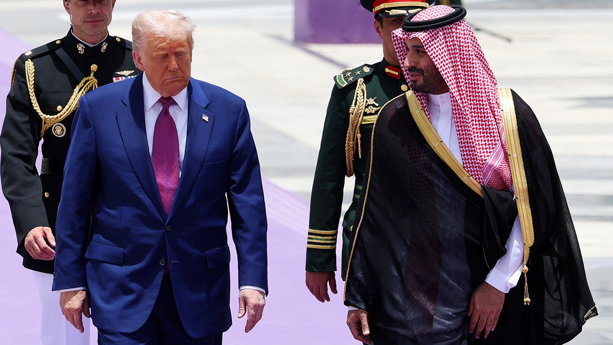 Donald Trump, Suudi Arabistan, Muhammed bin Selman, Air Force One, Riyad, F-15 savaş jetleri, Dan Scavino, Ortadoğu ziyareti, yatırım, Marco Rubio, Pete Hegseth, Howard Lutnick, Chris Wright, İsrail, Netanyahu, Katar, Birleşik Arap Emirlikleri, Boeing, kraliyet sarayı