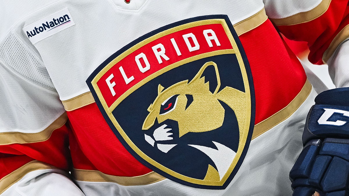 Florida Panthers, Doug Cifu, NHL, buz hokeyi, İsrail-Filistin çatışması, Toronto Maple Leafs, Stanley Kupası, sosyal medya, süspansiyon, anti-semitizm, Dr. Grizzo, Sam Bennett, Anthony Stolarz, Kanada, 51. eyalet, Fox News, spor haberleri, Viola ailesi
