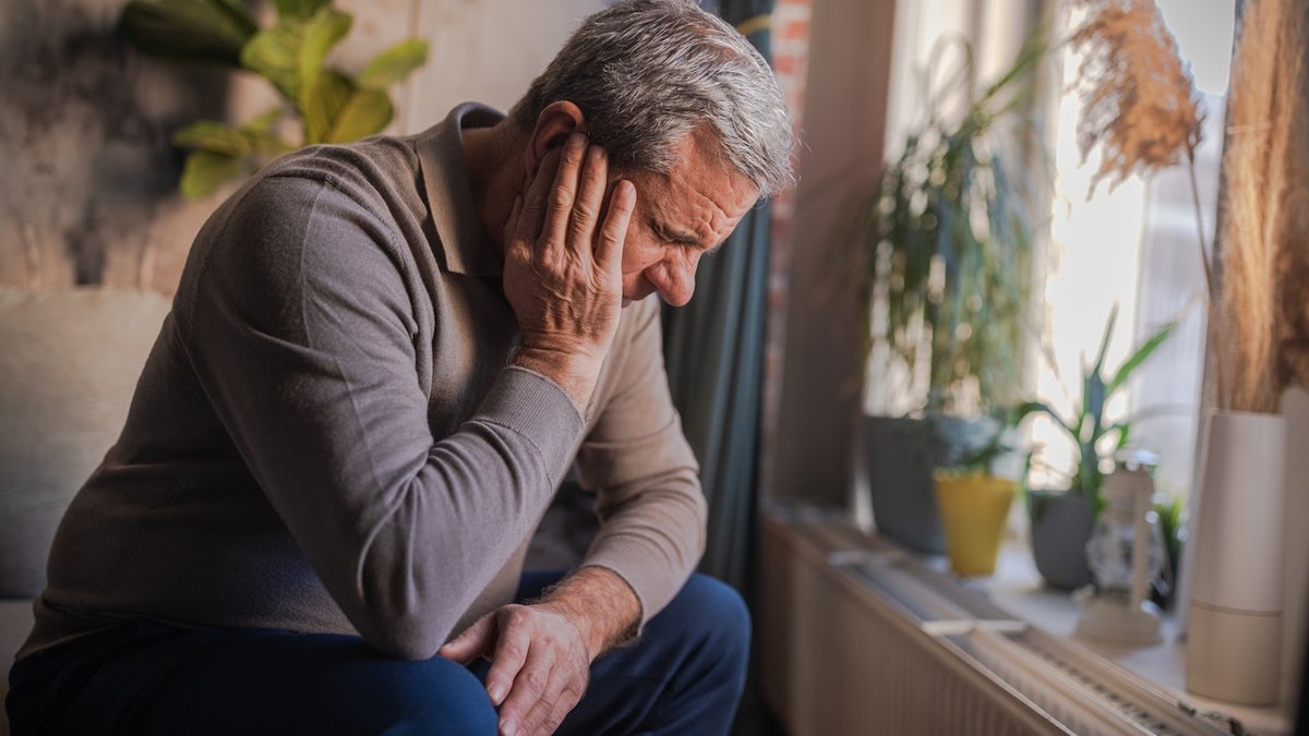 işitme kaybı, yaşlılık, yalnızlık, sosyal izolasyon, işitme cihazları, yaşlılar, sağlık, mental sağlık, fiziksel sağlık, NYU Langone Health, araştırma, sosyal bağlantılar, demans, kognitif gerileme, Medicare, sağlık haberleri, Fox News, yaşlanma, sosyal etkileşimler, ilişkiler, depresyon, kalp hastalığı, erken ölüm
