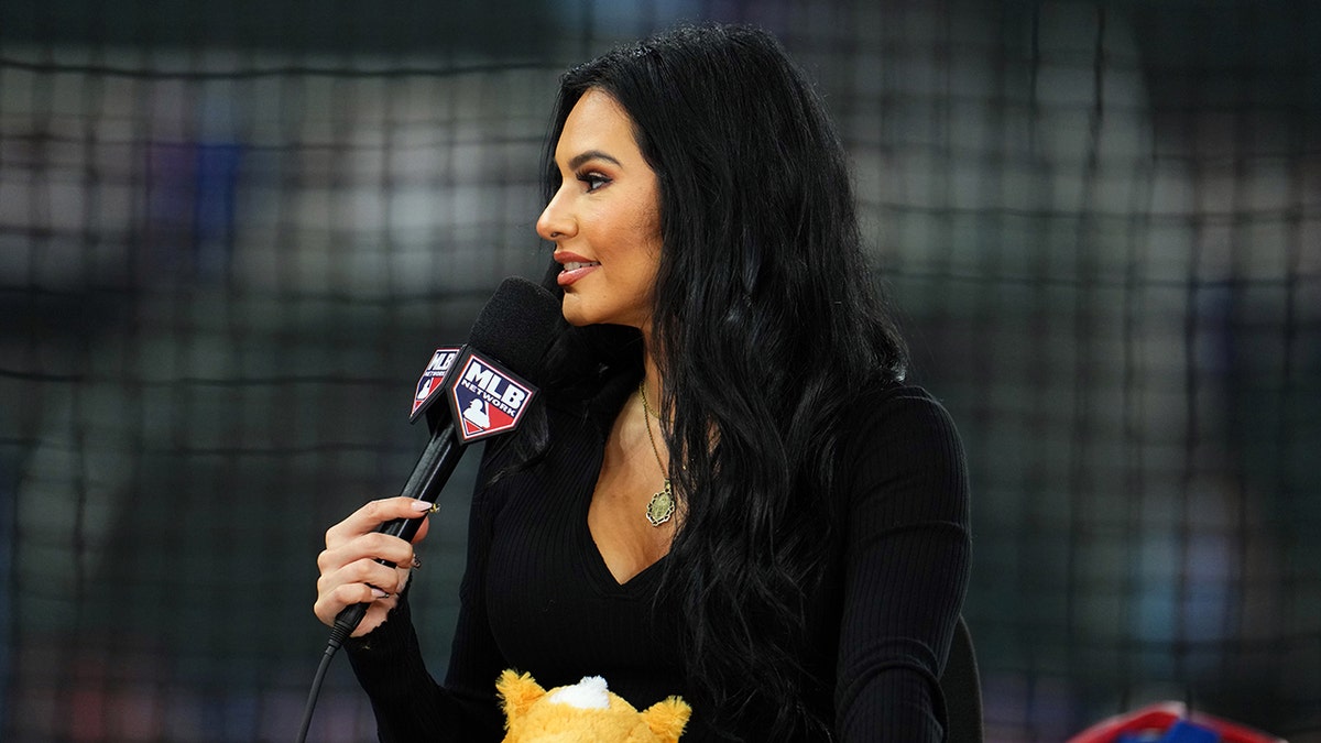 Siera Santos, MLB Network, İlk Atış, Arizona Diamondbacks, Los Angeles Dodgers, Shohei Ohtani, Beyzbol, Spor, Fox News, Kevın Mıllar, Ryan Dempster, Utanç Verici, Başarısız Atış, Telafi, Küçükler Ligi, Beyzbol Haberleri, Spor Haberleri
