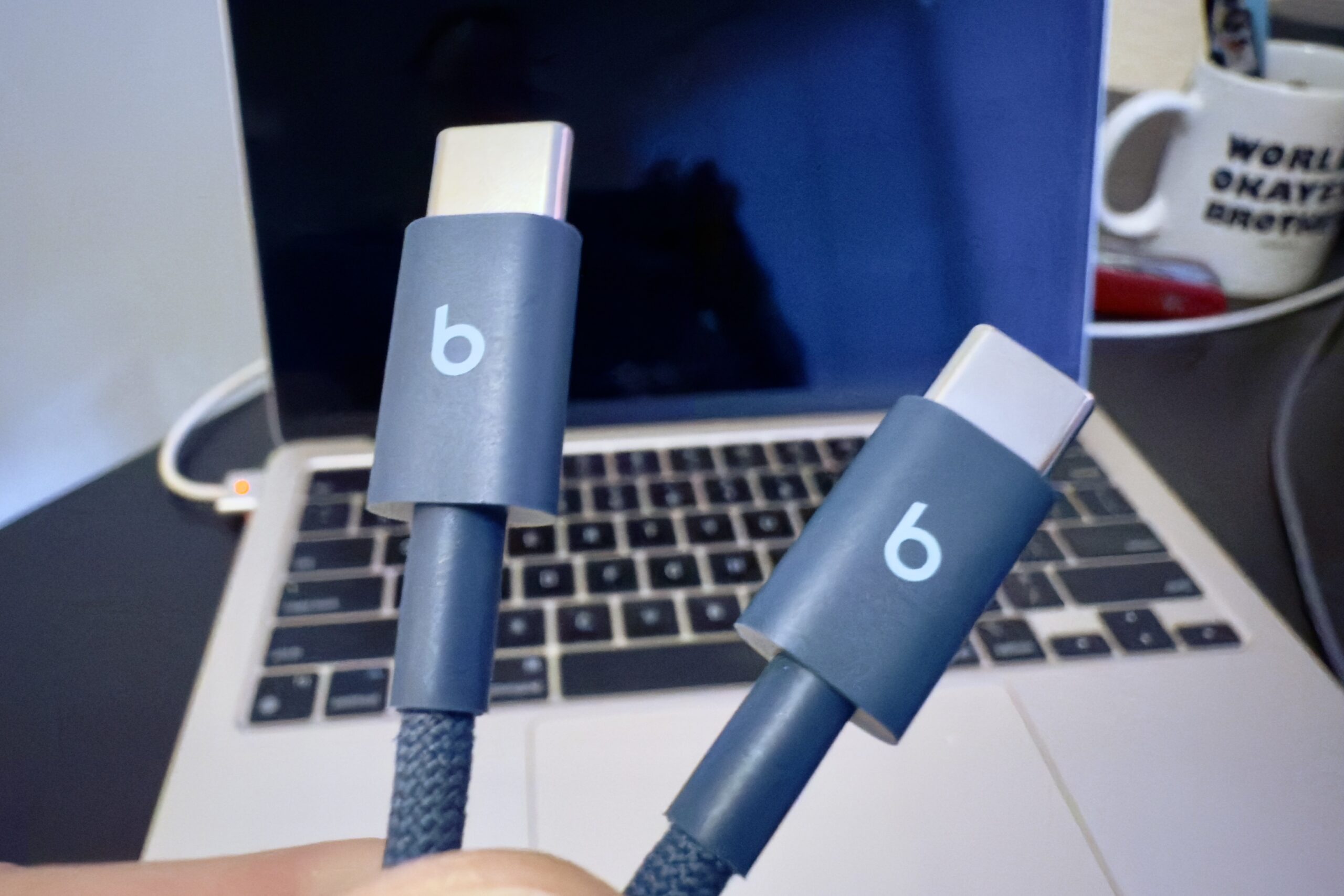 Meta anahtar kelimeler: USB-C kabloları, ethernet kablosu, CAT 6, CAT 5e, HDMI kablosu, zipties, Velcro ties, USB uzatma dongle'ı, HDMI - Mini DisplayPort adaptörü, HDMI - Mikro HDMI adaptörü, teknoloji aksesuarları, Çin ithalatı, gümrük tarifeleri, tedarik zinciri, kablo düzenleme, PC inşaatı, teknoloji desteği, indirimli fırsatlar, Alaina Yee, PCWorld
