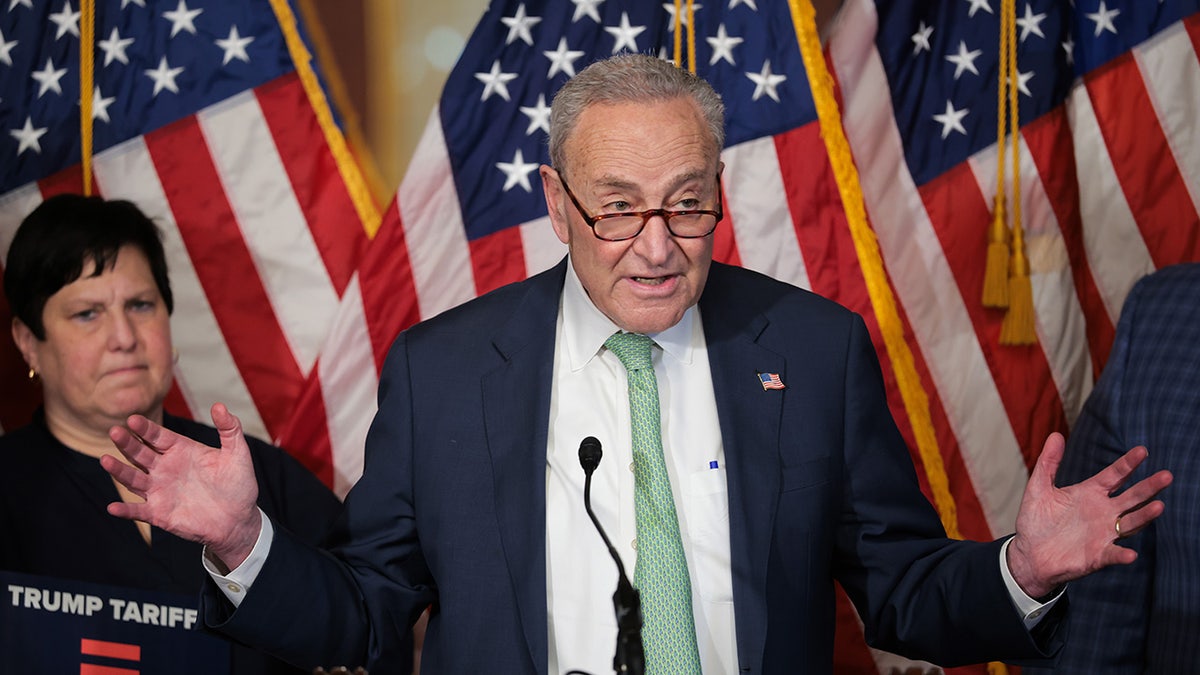 Chuck Schumer, Donald Trump, Katar, Adalet Bakanlığı, Air Force One, Senato, Nomine bekletme, Yolsuzluk, Ulusal güvenlik, Emolument maddesi, Yabancı Ajanlar Kayıt Yasası (FARA), Boeing, Özel jet, AG Bondi, Siyasi nomine
