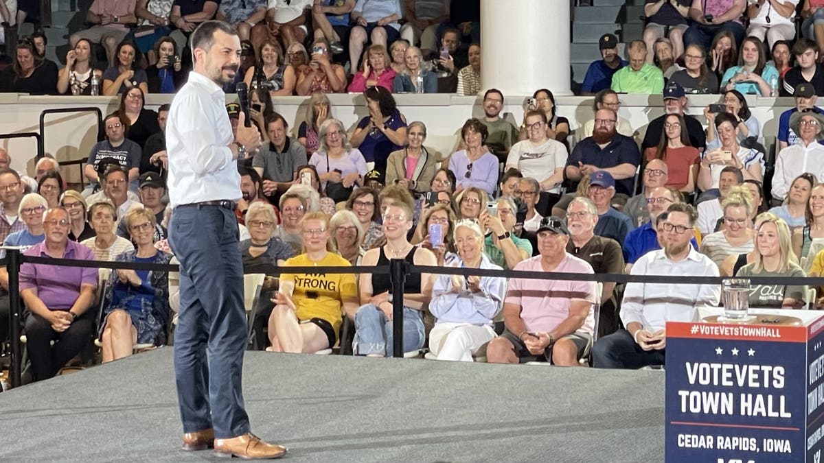 Pete Buttigieg, Donald Trump, Joe Biden, 2028 presidential race, Iowa, transportation secretary, cognitive decline, Newark airport, air traffic control, VoteVets, 2020 election, Democratic Party, Kamala Harris
