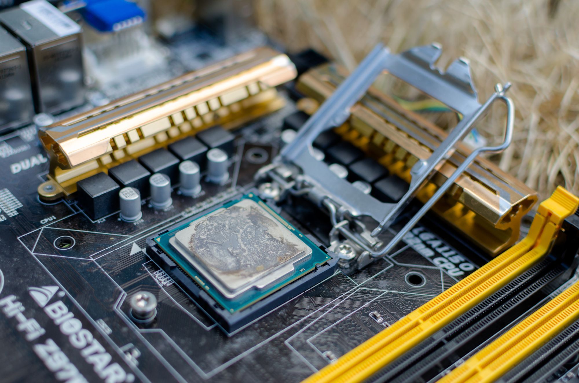 işlemci sıcaklığı, CPU sıcaklığı, bilgisayar sıcaklığı, PC sıcaklığı, aşırı ısınma, CPU soğutma, Core Temp, HWInfo, NZXT Cam, Open Hardware Monitor, SpeedFan, termal macun, CPU soğutucu, hava soğutucu, sıvı soğutucu, Tdie, Tctl, Ryzen, overclock, bilgisayar temizleme, fan temizleme, toz temizleme, sıcaklık kontrolü, sıcaklık izleme, CPU performans