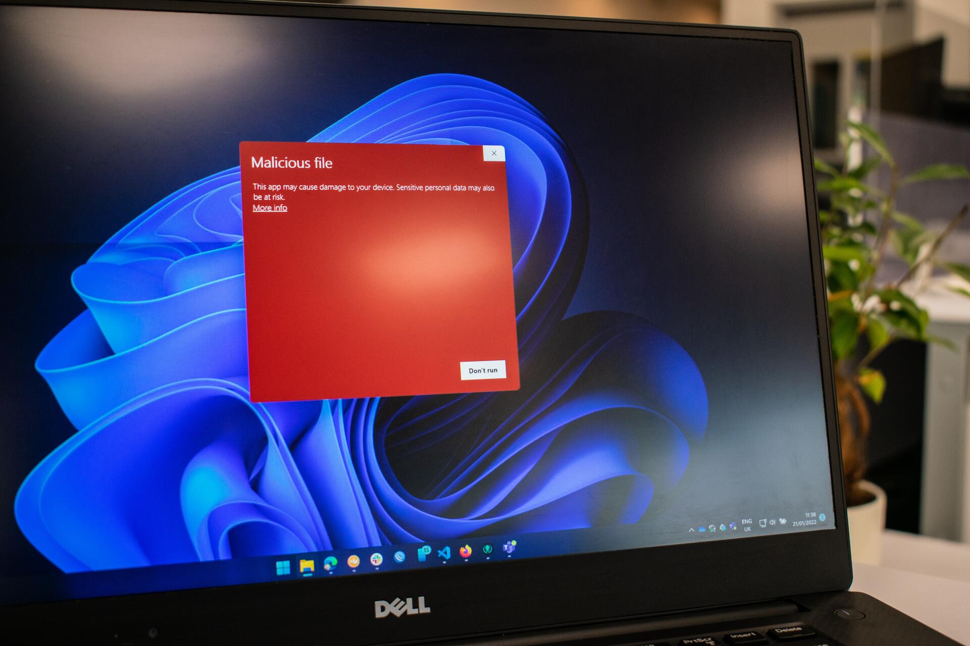Ransomware, fidye yazılımı, Windows Security, Microsoft Defender, virüs koruması, dosya şifreleme, veri kurtarma, yedekleme, OneDrive, kontrollü klasör erişimi, güvenlik, siber güvenlik, malware, kötü amaçlı yazılım, antivirus, antivirüs yazılımı, Norton 360 Deluxe, Windows 11, Alaina Yee, PCWorld, bilgisayar güvenliği, online güvenlik

