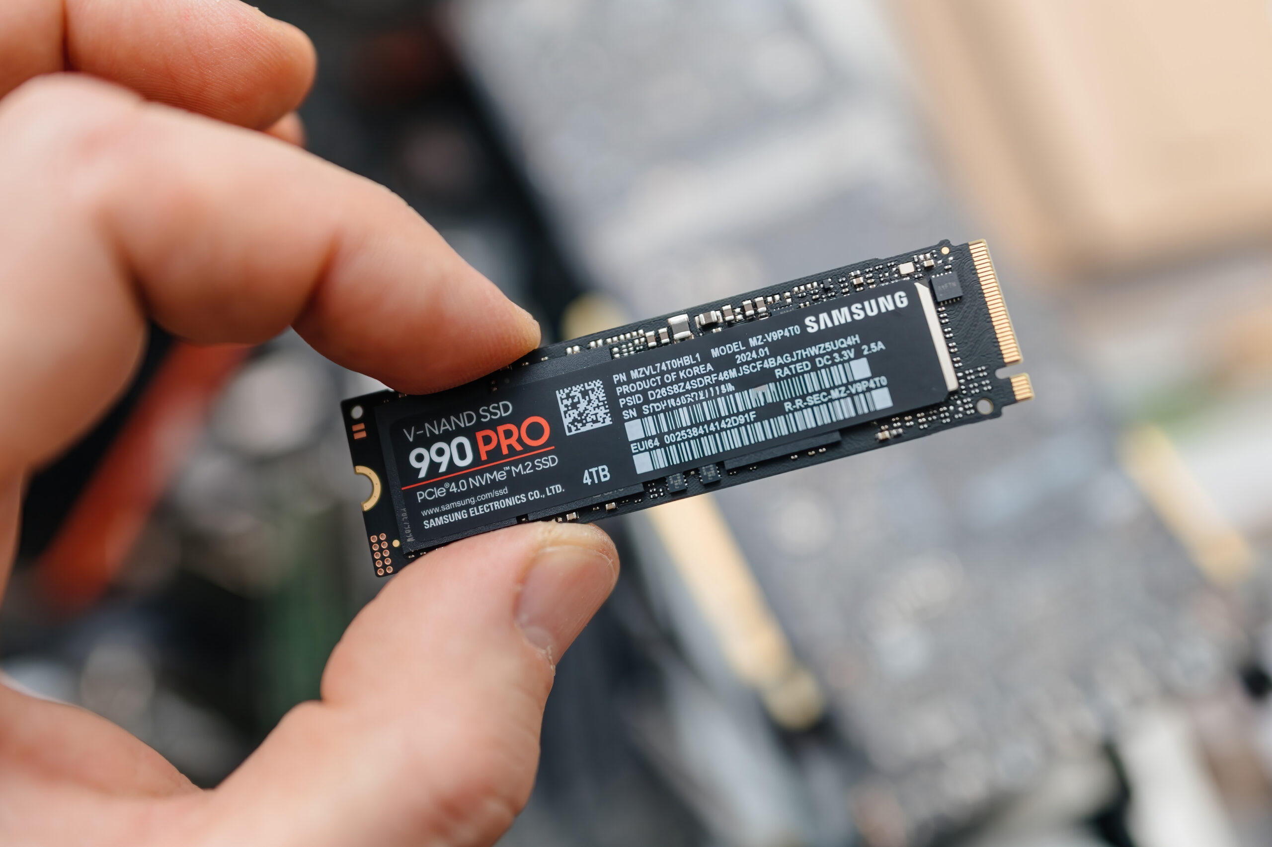 SSD depolama alanı, SSD boyutu, 2024 SSD önerileri, SSD alırken nelere dikkat etmeli, bilgisayar depolama, laptop depolama, PC depolama, Windows 11 SSD gereksinimleri, oyun için SSD, içerik üretimi için SSD, SSD fiyatları, SSD upgrade, en iyi SSD boyutu, SSD performansı, 64GB SSD, 128GB SSD, 256GB SSD, 512GB SSD, 1TB SSD, 2TB SSD, Microsoft Copilot+ PC SSD, bilgisayar toplama, SSD rehberi, harici depolama, HDD vs SSD
