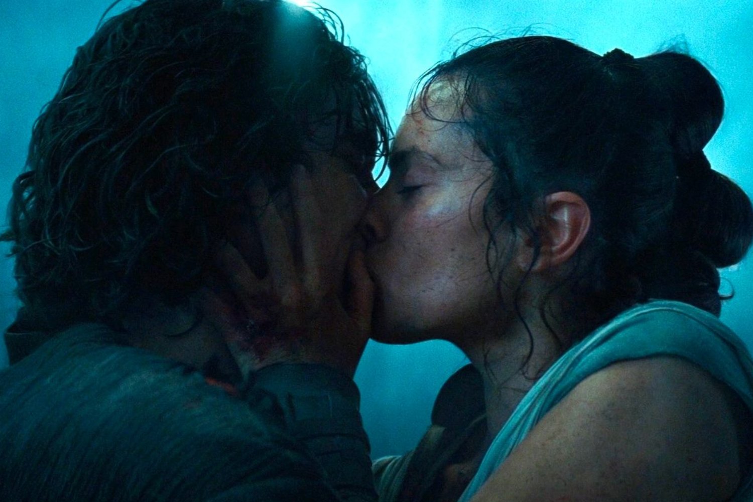 Reylo, John Boyega, Finn, Star Wars: Rise of Skywalker, Daisy Ridley, Kylo Ren, Rey Skywalker, C2E2, Josh Horowitz, Reylo Kiss, Star Wars, Finn and Rey, Poe Dameron, Sharmeen Obaid-Chinoy, Jedi Order, Star Wars Filmi, Hayran Tartışmaları, Oyuncu Yorumları, Film Yeniden Çekimleri, Star Wars Geleceği
