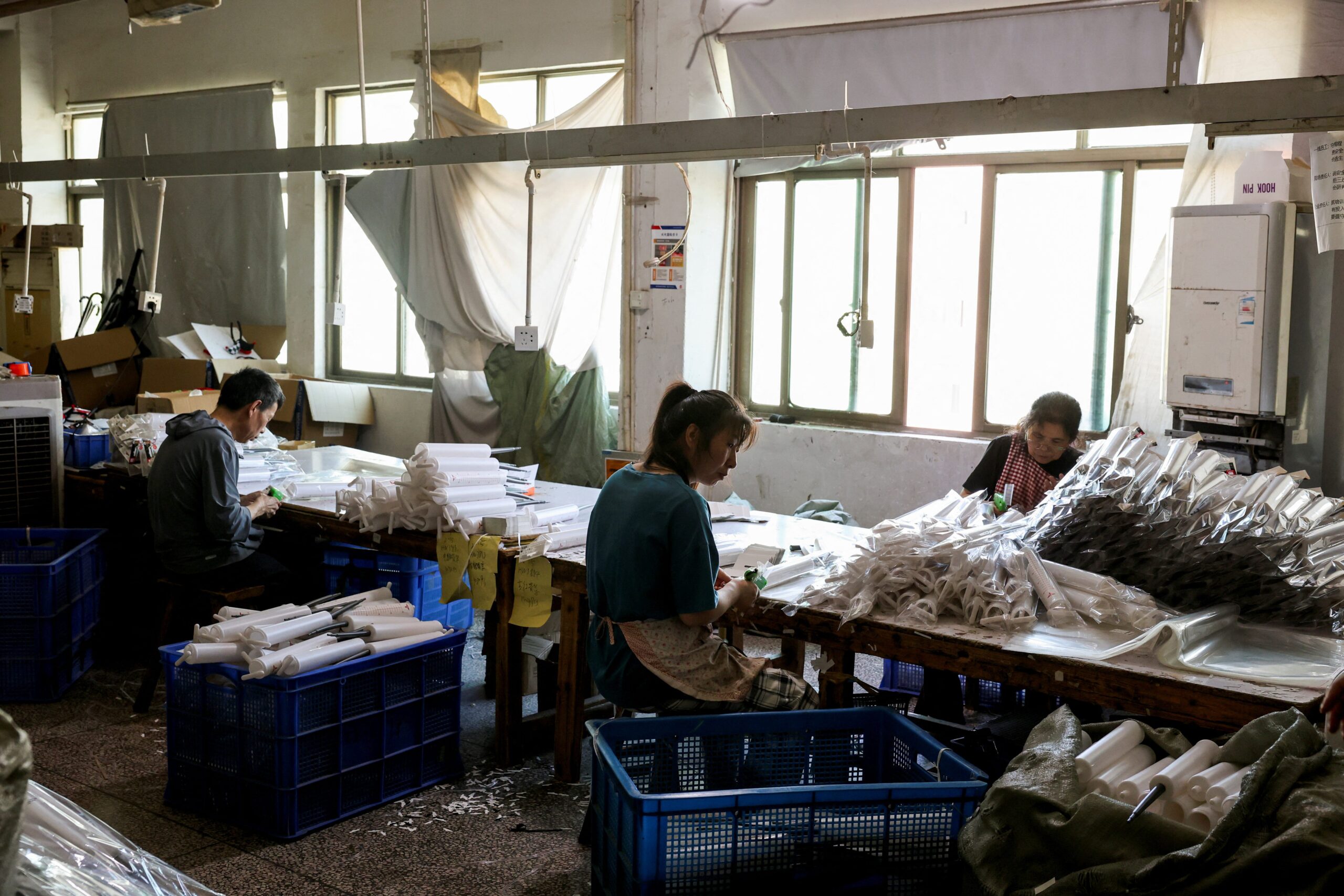 ithalat tarifeleri, Çin ithalatı, ABD-Çin ticaret savaşı, tüketici ürünleri, menşei ülke, ev eşyaları, gümrük vergileri, ticaret anlaşması, ithalat verileri, ekonomik etkiler
